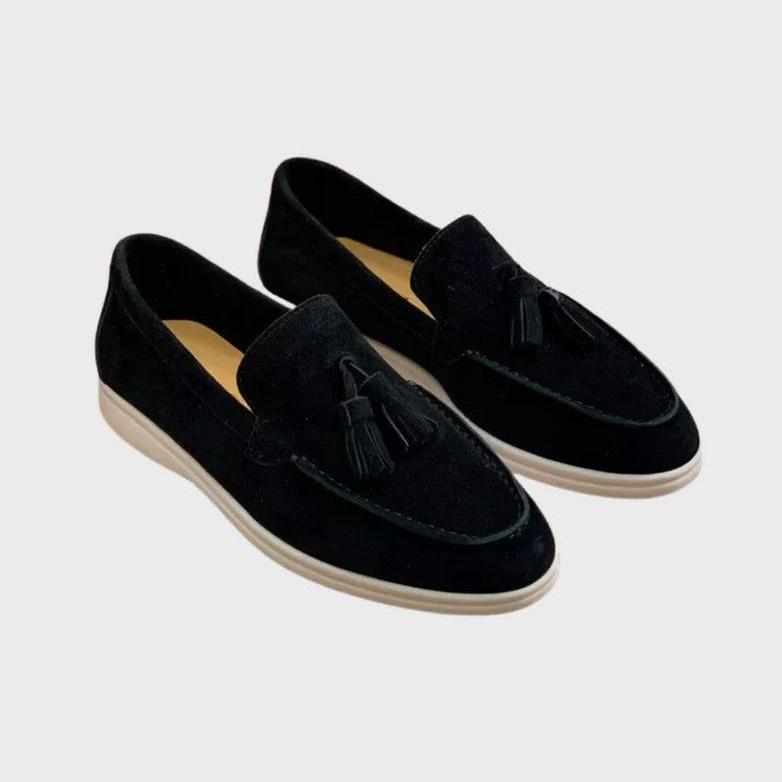 Schwarze Wildleder-Loafer mit Quasten, elegante Herrenschuhe, rutschfeste Sohle, ideal für formelle Anlässe und stilvolle Freizeitkleidung.
