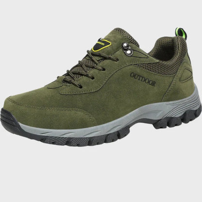 Grüner Outdoor-Wanderschuh mit robustem Profil, atmungsaktivem Material und verstärkter Sohle, ideal für Trekking und Wanderungen.