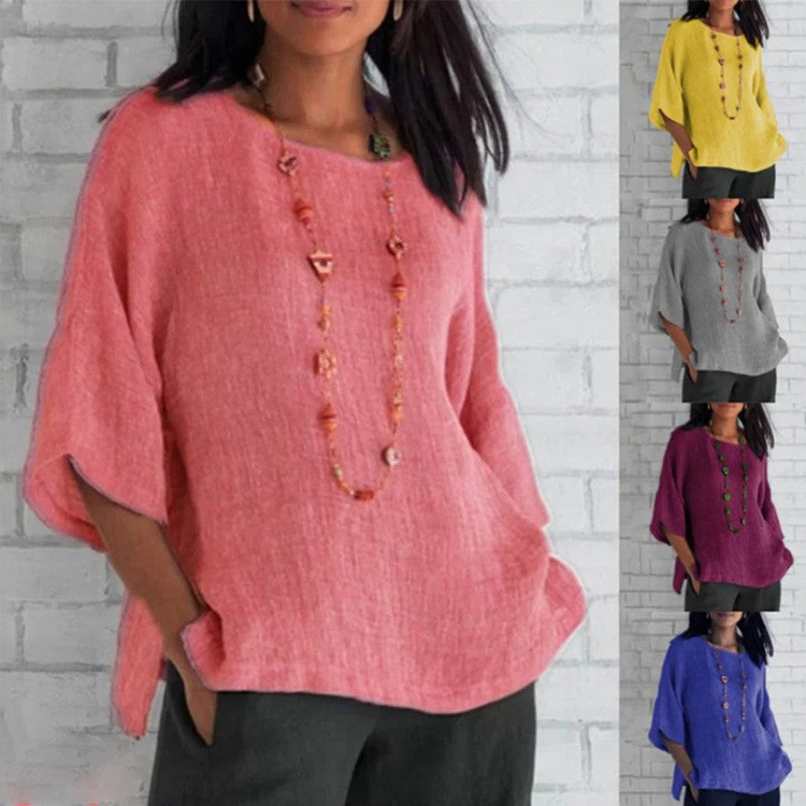 Frau trägt lockeres Leinenoberteil in Rosa, mit Halskette. Weitere Farben: Gelb, Grau, Lila, Blau. Modetrend, Damenmode, Freizeitlook.