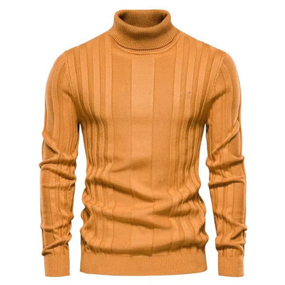Orangefarbener Rollkragenpullover für Herren, gestrickt mit vertikalen Streifen. Modischer, warmer Winterpullover aus Baumwolle. Ideal für kalte Tage.