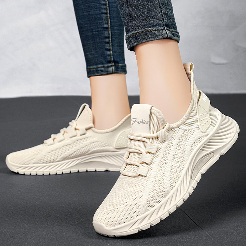 Beige Sneaker Damen, atmungsaktiv, modisch, mit Strickmuster und dicker Sohle. Perfekt für Freizeit und Sport. Bequeme, trendige Schuhe.