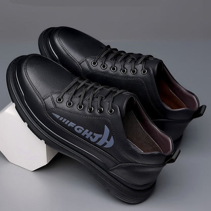 Men's work shoes with low shaft, rounded toe, and rubber sole