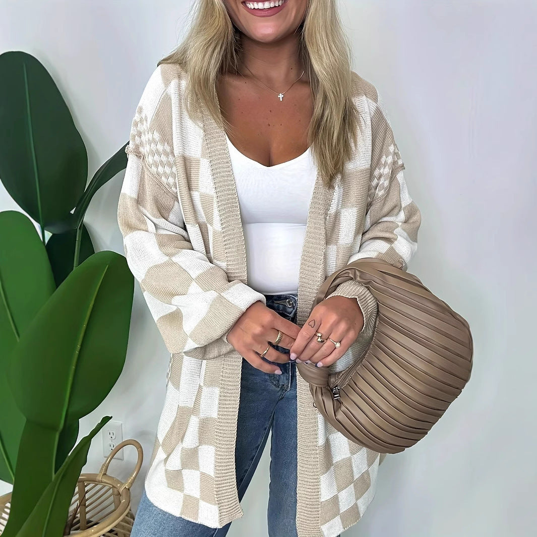 Women's Long Knitted Jacket with Checkered Pattern Contrast