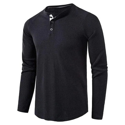 Schwarzes Herren-Henley-Shirt mit langen Ärmeln, Knopfleiste und geripptem Stoff. Modisches Oberteil für Freizeit und Alltag.