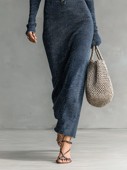 Langes Strickkleid für Damen mit lässiger Kapuze