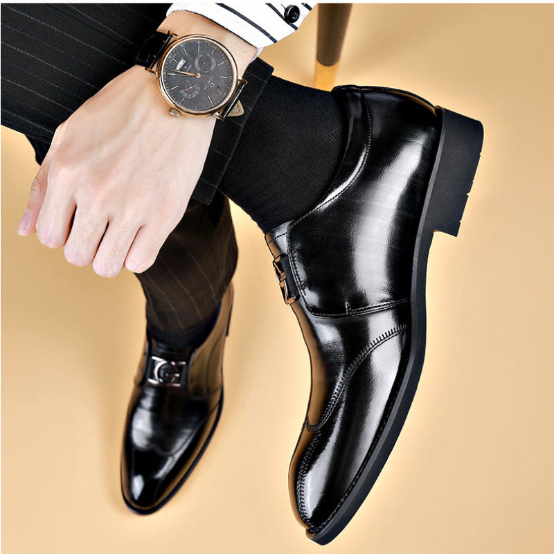 Men's business shoes with low shaft, pointed toe area, and woven design