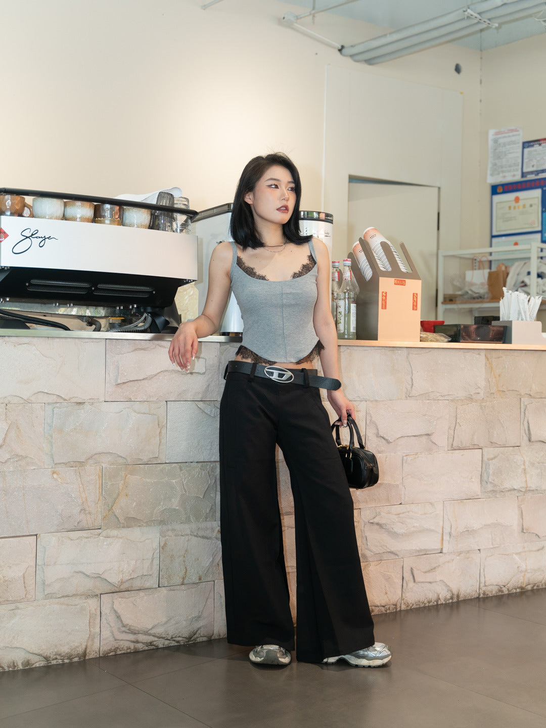 Women's suit pants with low waist, wide leg, and extended fit – Elegant style