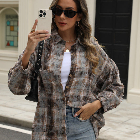 Women's long-sleeved checkered shirt with tear details and front pocket