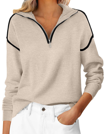 Detailansicht des Reverskragens und Reissverschlusses am Sweatshirt