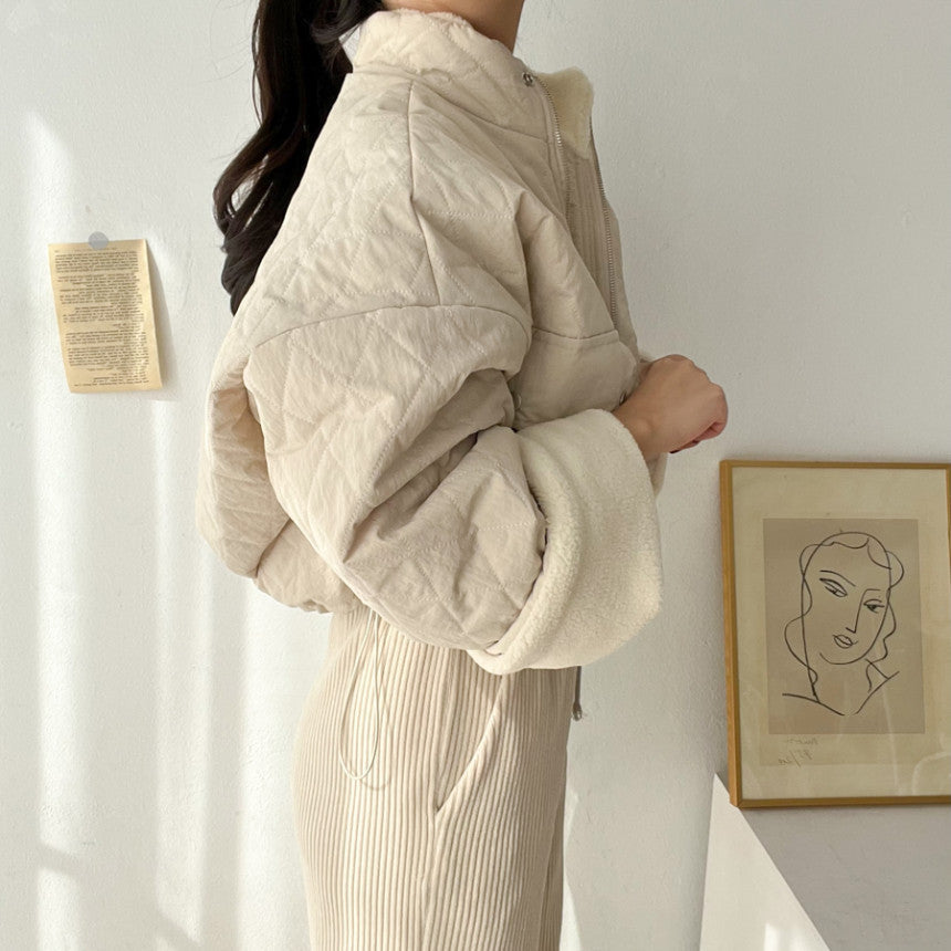 Damen Winterjacke – Gefüttert mit Stehkragen und Lammfell-Stil-Abnähten