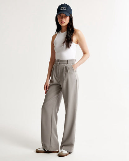 Women's pants with high waist, wide legs, and side pockets