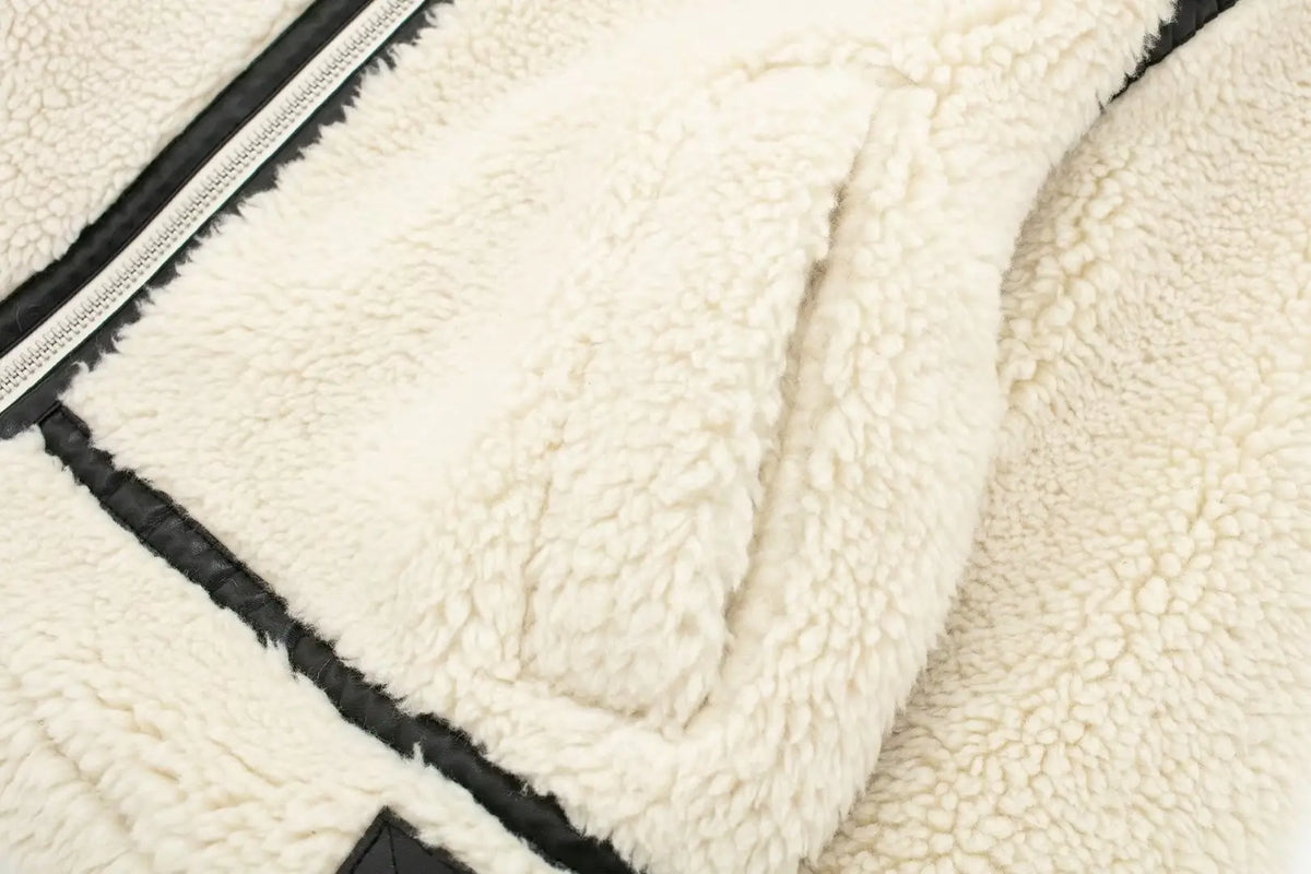 Nahaufnahme des weichen Materials der Damenjacke