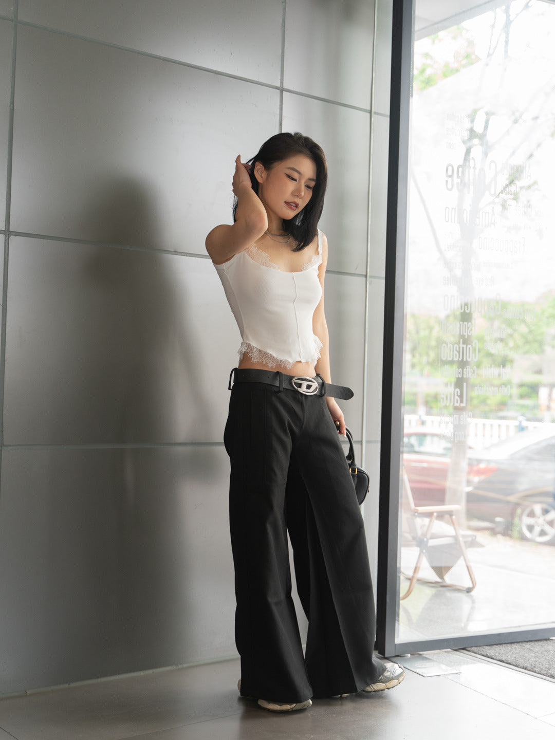 Women's suit pants with low waist, wide leg, and extended fit – Elegant style