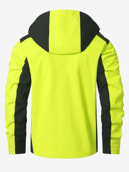 Damen Outdoor-Jacke mit reflektierenden Details an einem Model