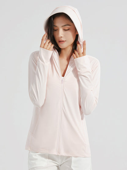 Frau in hellrosa Kapuzenjacke mit Reißverschluss, modisches Design, langärmlig, ideal für Freizeitkleidung und Outdoor-Aktivitäten.