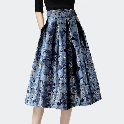 Women's midi skirt with pleats and high waist – jacquard look