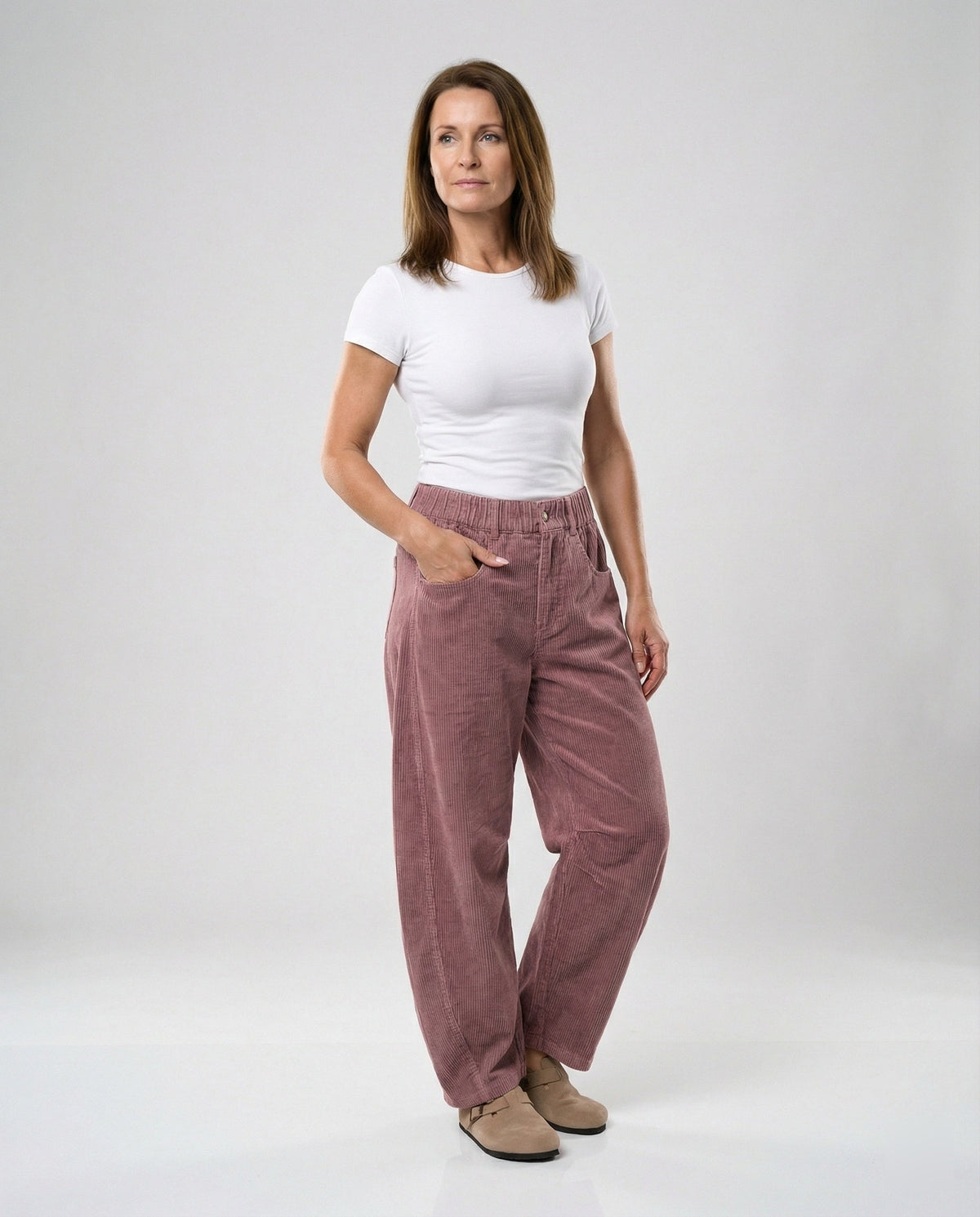 Bequeme Damenhose mit weitem Bein aus Cordstoff