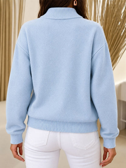 Seitliche Ansicht des Damen-Cardigans mit Stehkragen