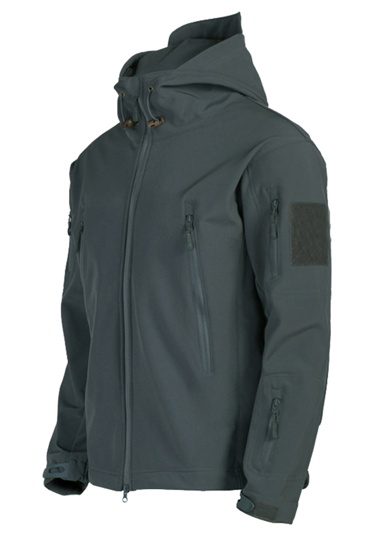 Graue Softshell-Jacke mit Kapuze, Reißverschlusstaschen und Klettverschluss am Ärmel. Outdoor-Bekleidung, winddicht, wasserabweisend.