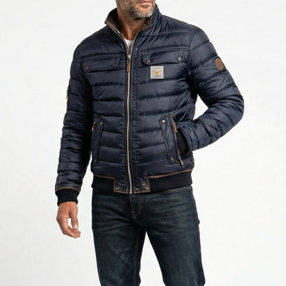 Detailansicht des Stehkragens an einer Herren-Vintagejacke