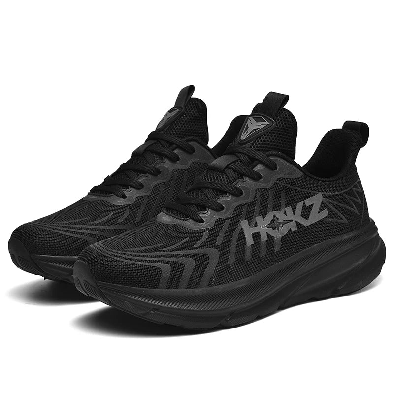 Schwarze Sportschuhe mit modernem Design, atmungsaktivem Mesh-Obermaterial und rutschfester Sohle. Ideal für Laufen und Fitness.