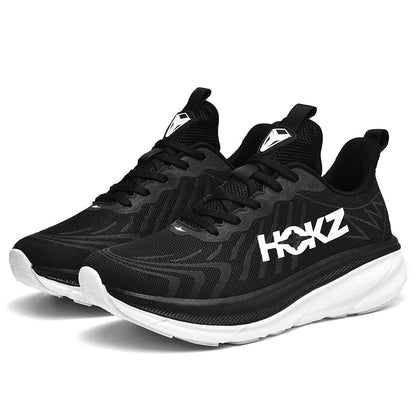 Schwarze Sportschuhe mit weißer Sohle, modernes Design, Markenlogo "HOKZ" auf der Seite. Ideal für Laufen und Fitness. Hochwertige Laufschuhe.