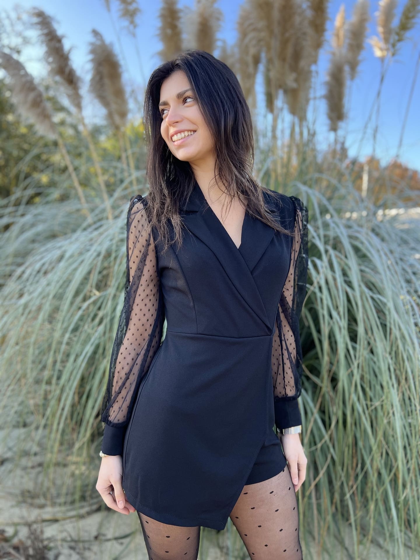 Damen-Jumpsuit mit Wickelkragen, Spitzenbesatz und Polka-Dot-Muster