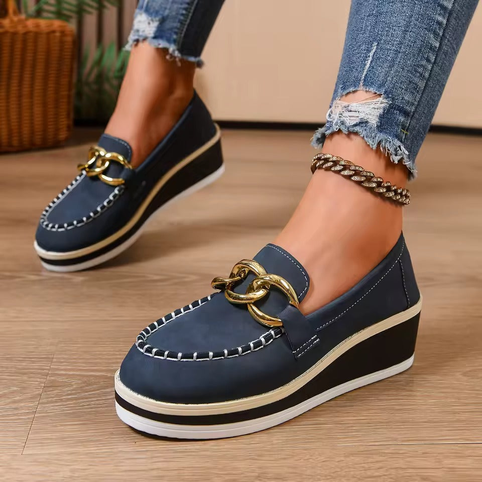 Women's platform slip-on shoes with gold chain and contrasting seams