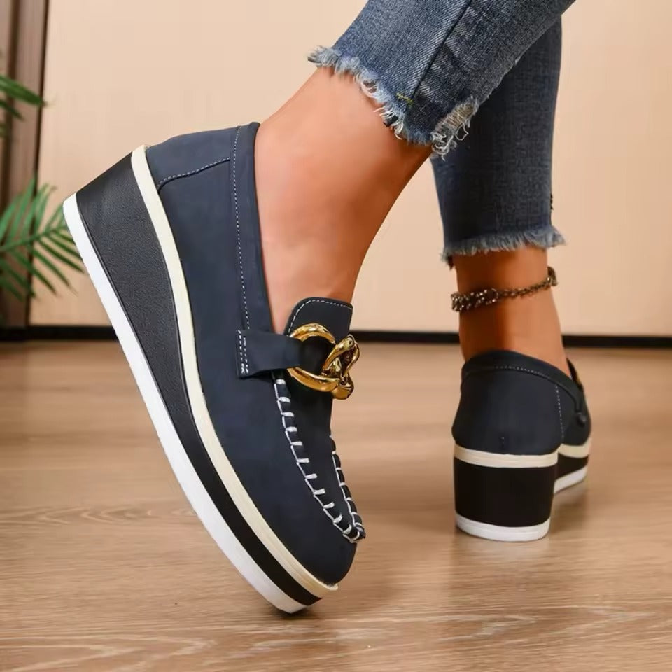 Women's platform slip-on shoes with gold chain and contrasting seams
