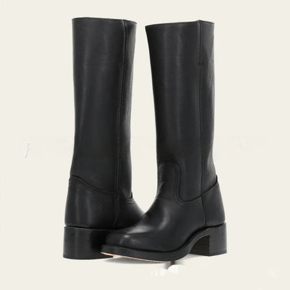 Schwarze Lederstiefel für Damen, kniehoch, mit Blockabsatz. Elegante, zeitlose Stiefelmode, ideal für Herbst und Winter. Hochwertige Verarbeitung.