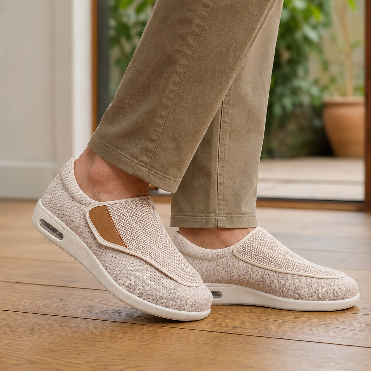 Orthopädische Schuhe mit perforiertem Obermaterial in der Vorderansicht