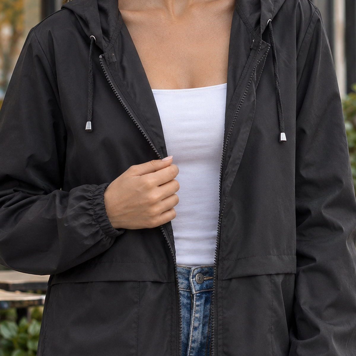 Kapuzenjacke für Damen mit sichtbarer Kapuze und weicher Materialstruktur
