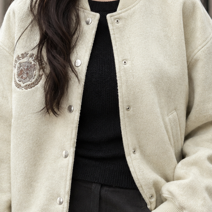 Damen-Collegejacke mit kurzer Passform und klassischem College-Look