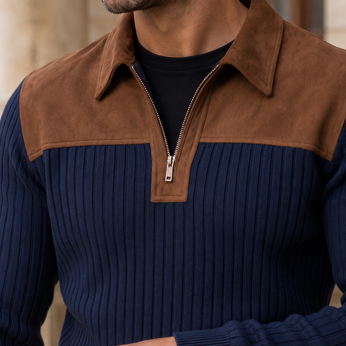 Nahaufnahme des Quarter-Zip-Strickpullovers mit gerippter Struktur