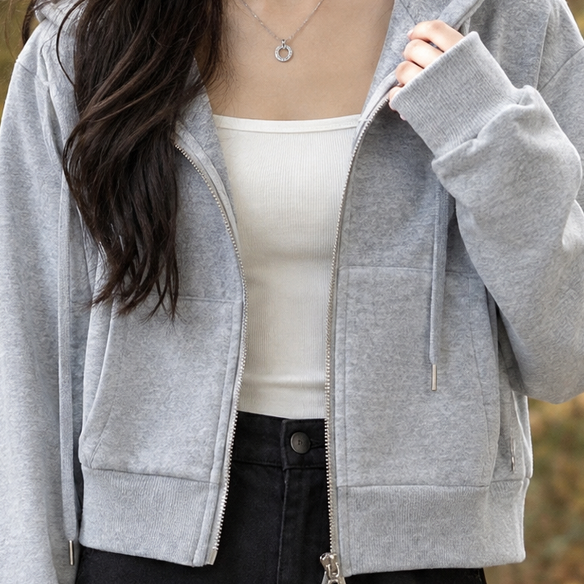 Cropped-Kapuzenpullover für Damen in der Vorderansicht