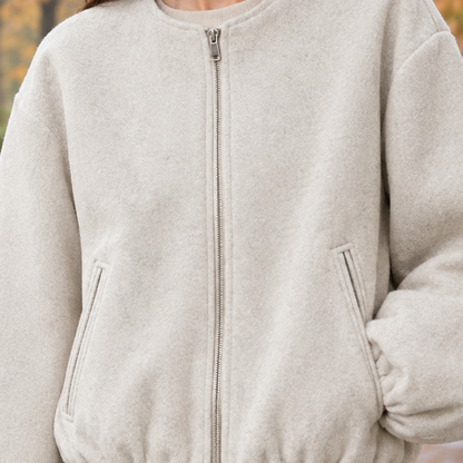 Detailansicht der Ballonärmel an einer modischen Kurzjacke