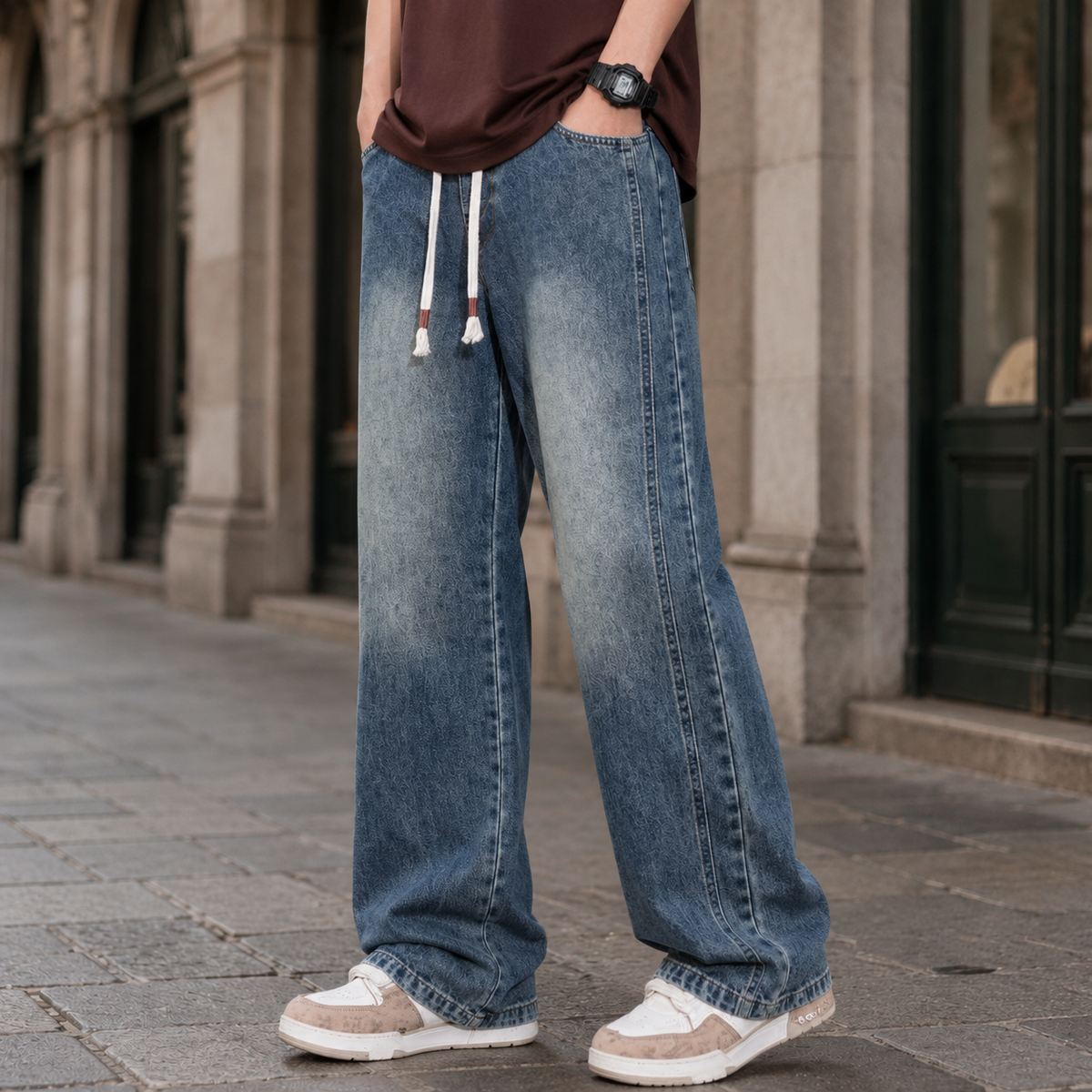 Seitliche Ansicht der Wide-Leg-Jeans mit weitem Bein und entspanntem Schnitt