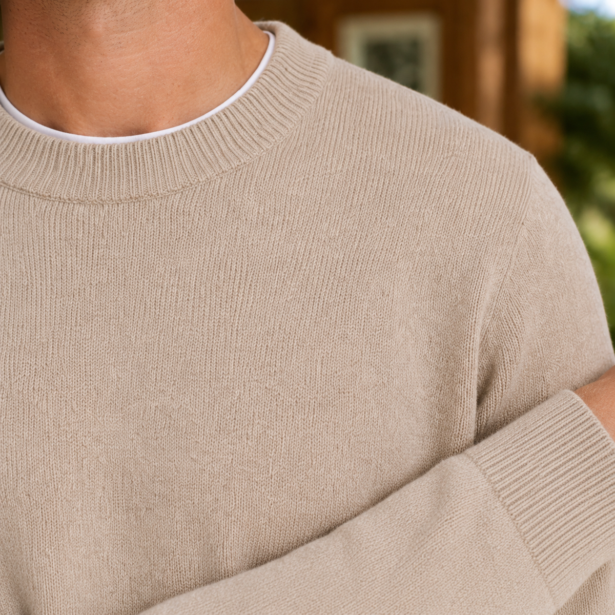 Detailansicht des feinen Strickmusters am Pullover