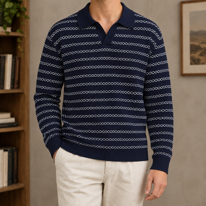 Strickstruktur des Poloshirts aus Leinenmix im Detail