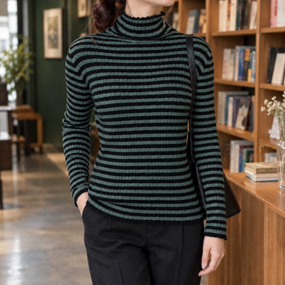 Gestreifter Rollkragenpullover Mit Rippstruktur