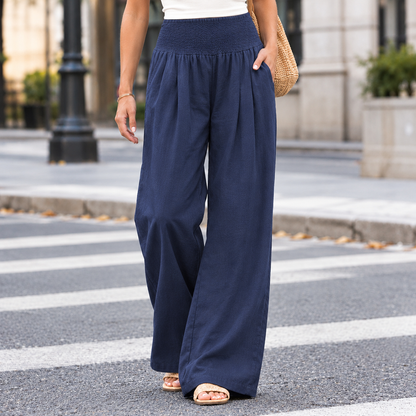 Detailansicht des Baumwollmix-Stoffs der weiten Hose