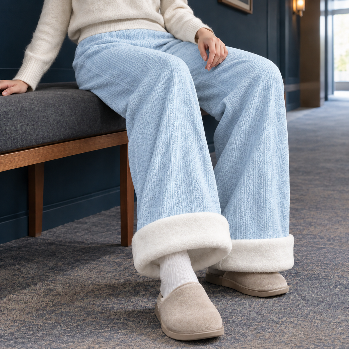 Hose Mit Weitem Bein Und Chenille Struktur