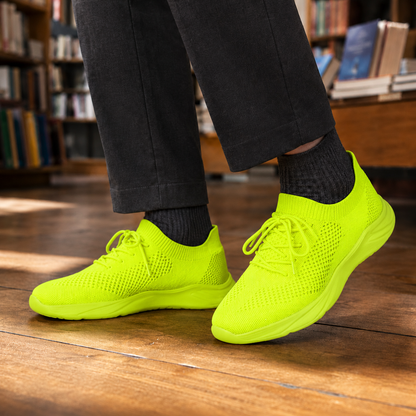 Strick-Sneakers mit flacher Sohle und sportlicher Silhouette