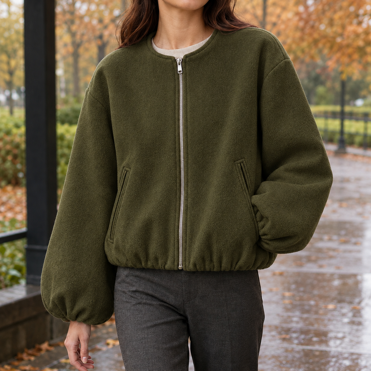 Kurzjacke mit Ballonärmeln als vielseitiges Damen-Outfit