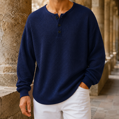 Herrenpullover aus Waffelstrick stilvoll für den Alltag kombiniert