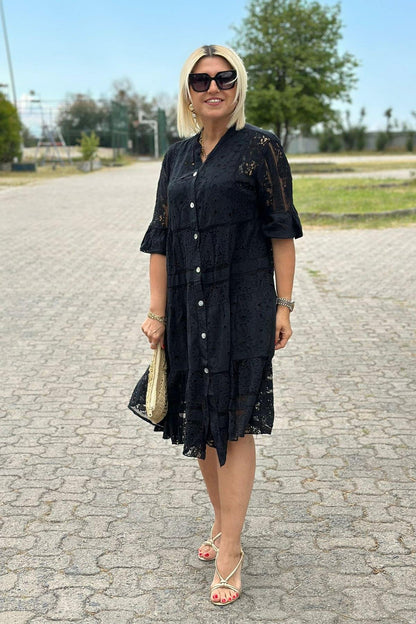 Damenkleid mit Dreiviertelarm und Knopfleiste in A-Linienform
