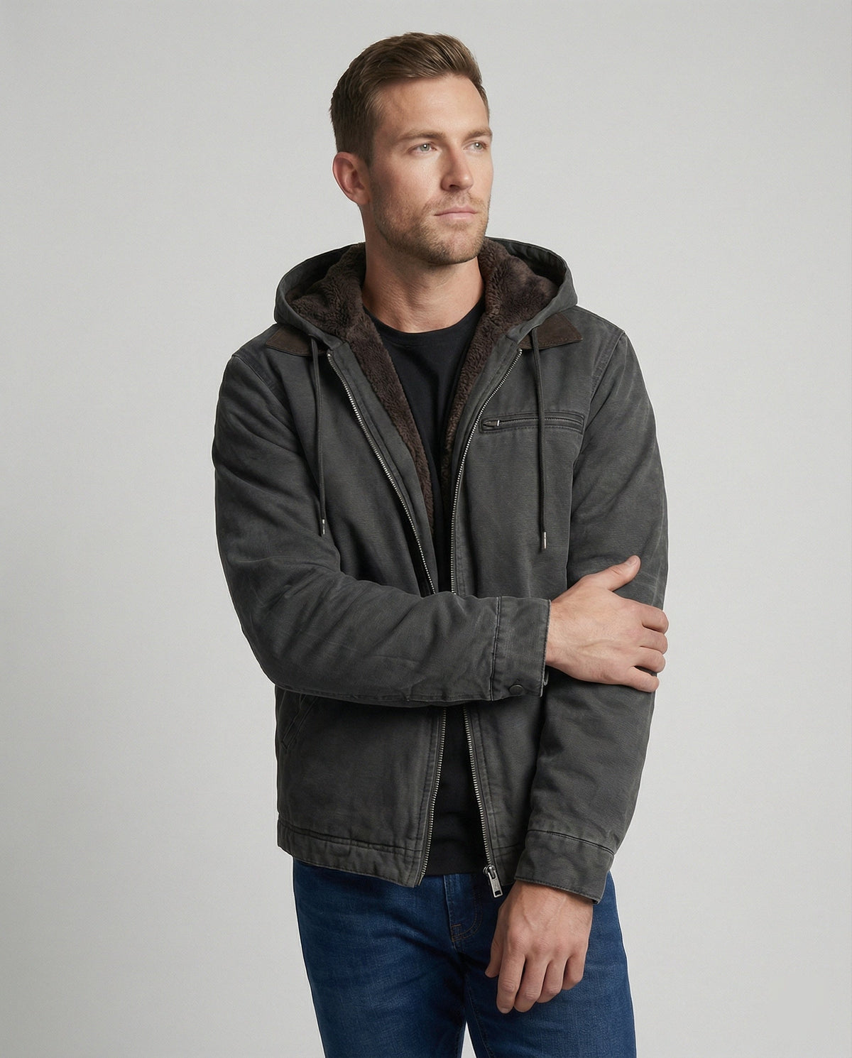 Herren-Outdoor-Jacke mit bequemem Schnitt in der Vorderansicht