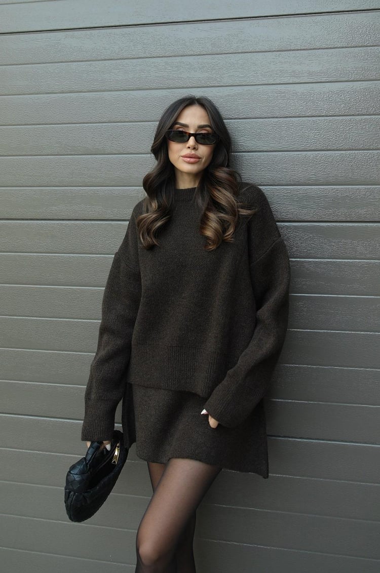 Damen Gestricktes Zweiteiliges Set Mit Oversize-Pullover Und Eng Anliegendem Rock