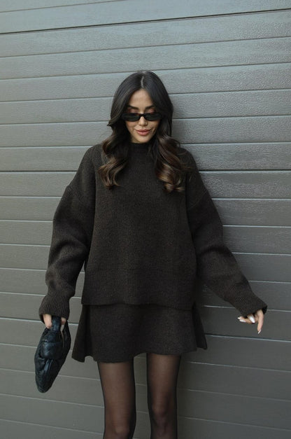 Damen Gestricktes Zweiteiliges Set Mit Oversize-Pullover Und Eng Anliegendem Rock