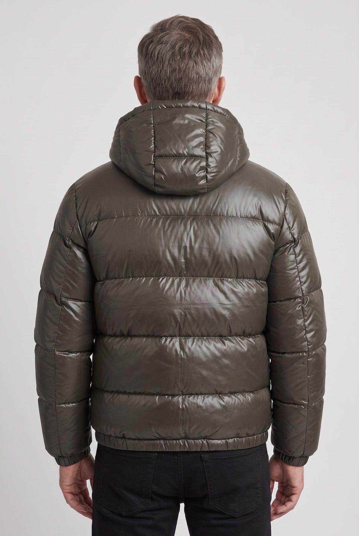 Rückansicht der Herren-Steppjacke für Herbst und Winter